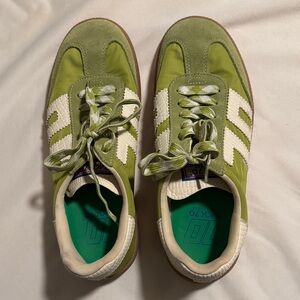 Stylish Green Athletic Shoes for Women
